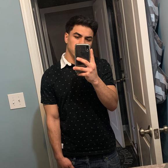 Profile Picture of Tyler Albarez (@tyalbarez) on Poshmark