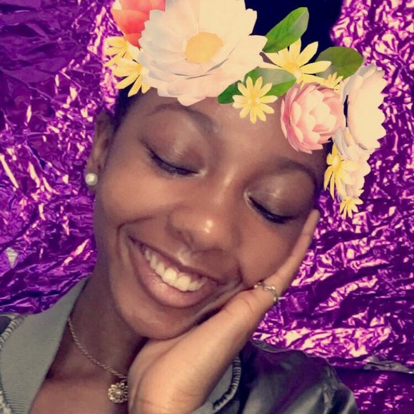 Profile Picture of Maya D. (@mayadove93) on Poshmark