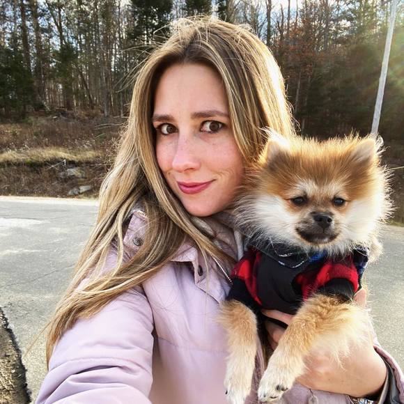 Profile Picture of Rachel Hassett (@rhassett) on Poshmark
