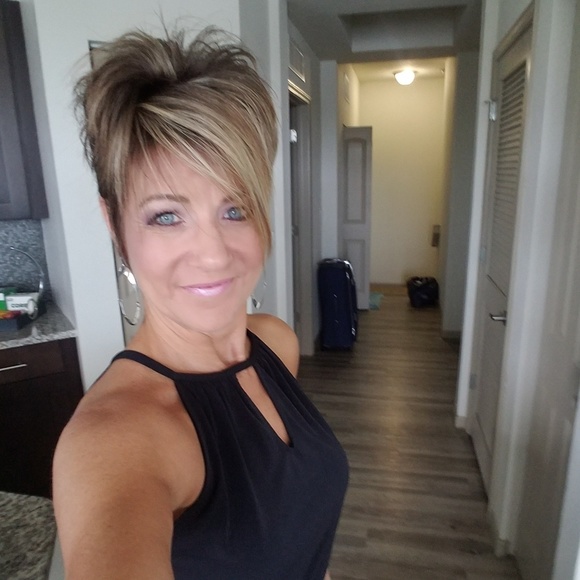 Profile Picture of Toni Aburmaieleh (@dandrea219) on Poshmark