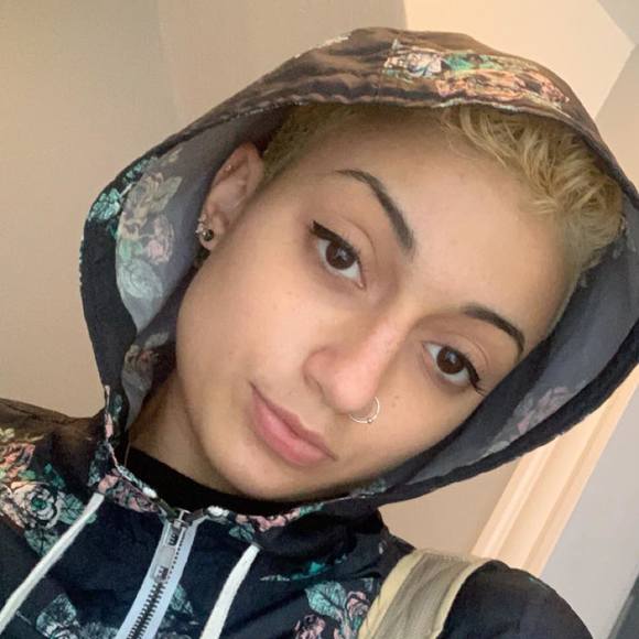 Profile Picture of Kaitlyn Silveira (@kaitlynalexa123) on Poshmark