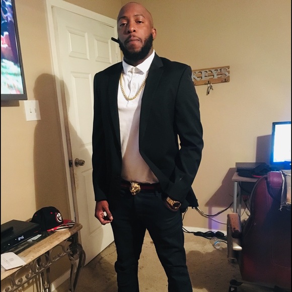 Profile Picture of Jonathan Smith (@jsmith1283) on Poshmark