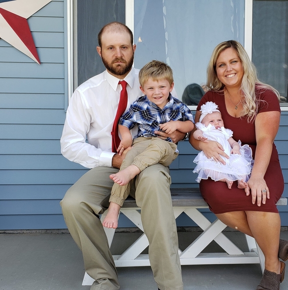 Profile Picture of Shelby Schlund (@shelbyraelynn25) on Poshmark