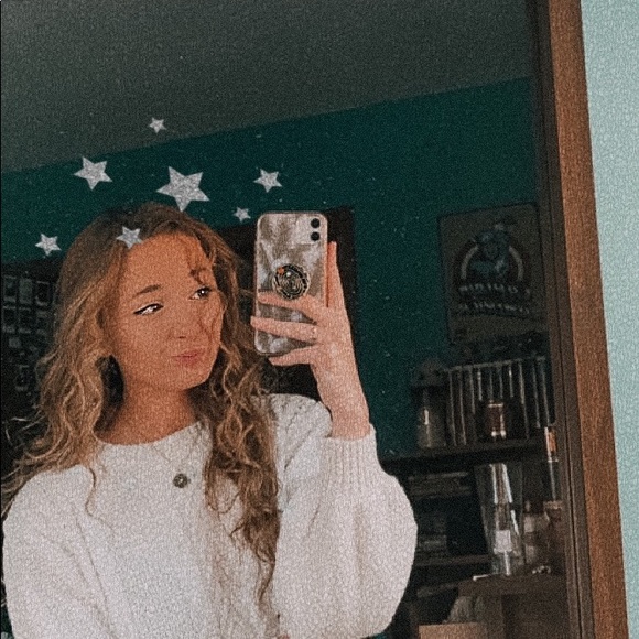 Profile Picture of Maddie Gierzynski (@madjoy99) on Poshmark