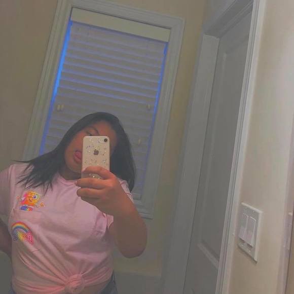 Profile Picture of Kimtasha waine Quiambao (@squishyhunny) on Poshmark