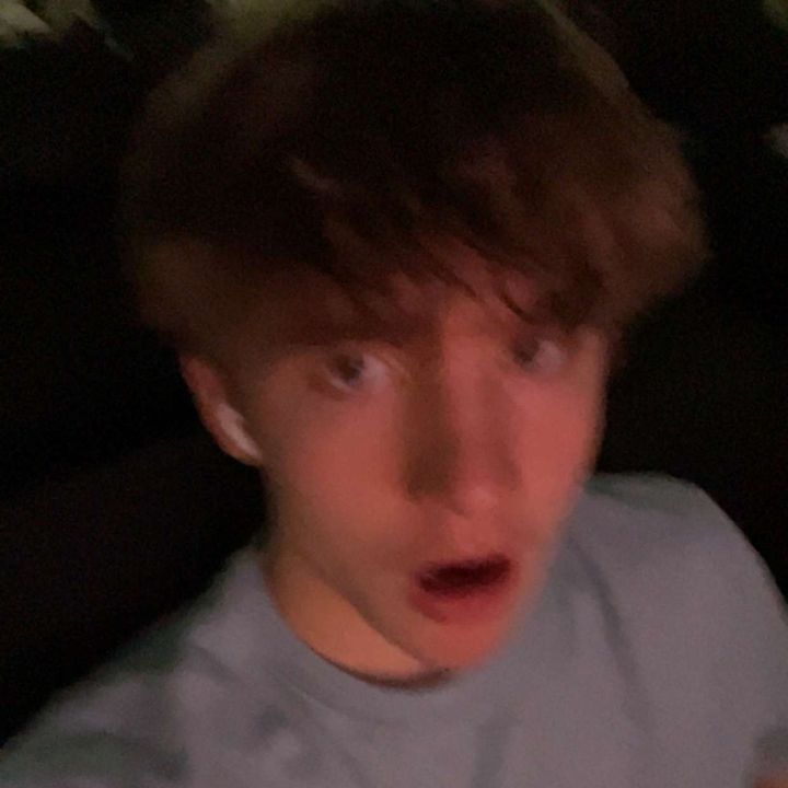 Profile Picture of 🙂‍↕️🤚 (@winfield_15) on Tiktok
