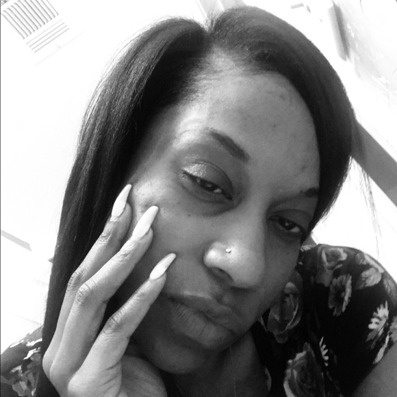 Profile Picture of Dee Nicholas (@divadee45) on Poshmark