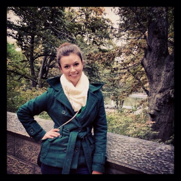 Profile Picture of Haley Cahill (@haleycahill) on Poshmark