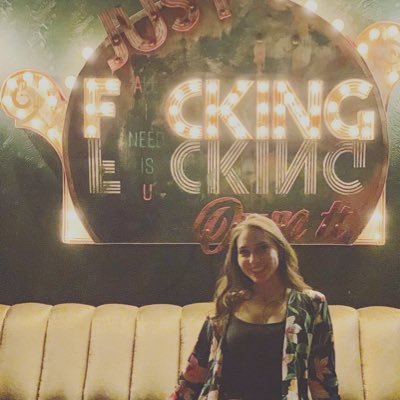 Profile Picture of Alice Fluhrer (@kissingndancing) on Twitter