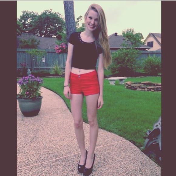 Profile Picture of Sydney Gassiott (@sydneygassiott) on Poshmark