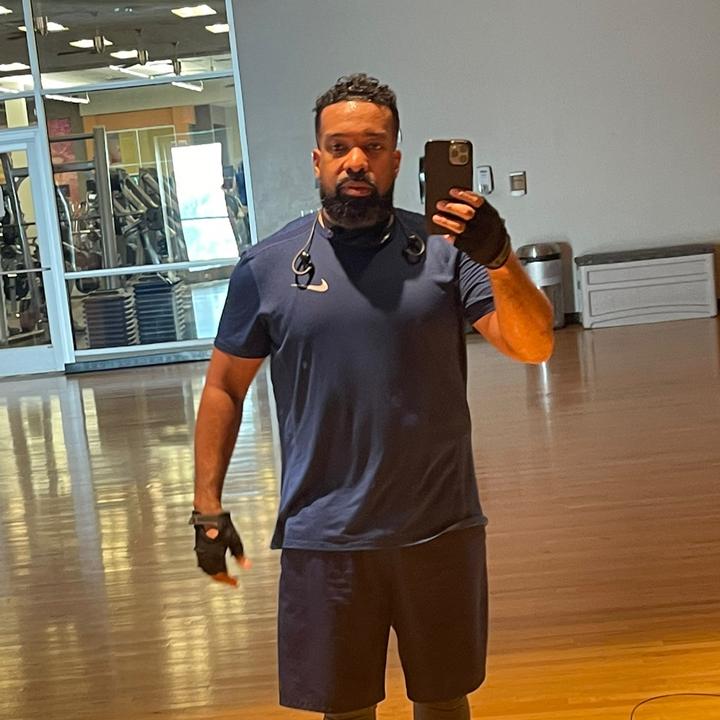 Profile Picture of Bookman (@thatdudebook) on Tiktok