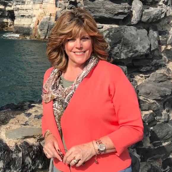 Profile Picture of Debbie Yuhas (@duhoss) on Poshmark