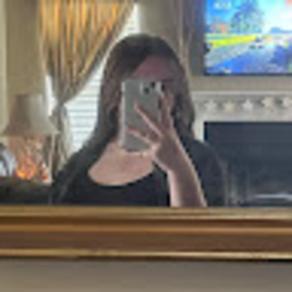 Profile Picture of Emily Clarkson (@emilygclarkson) on Poshmark