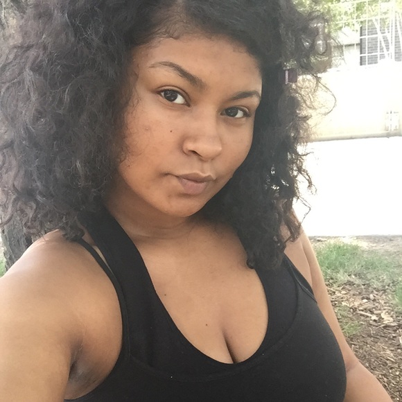 Profile Picture of Tamia Grant (@tamiagg) on Poshmark