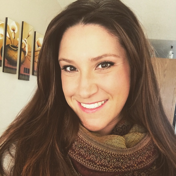 Profile Picture of Arielle Cassiday (@acassiday) on Poshmark