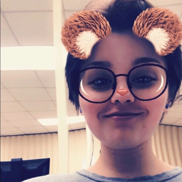 Profile Picture of Vivian Graham (@zerita04) on Poshmark