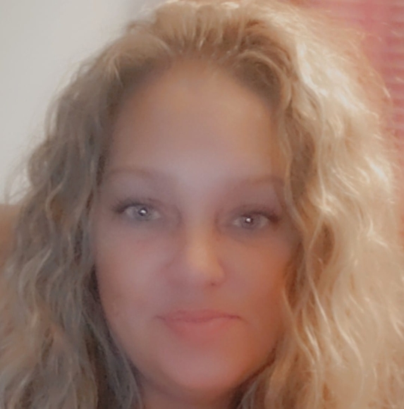 Profile Picture of Beth Clay (@lumbeebaby) on Poshmark