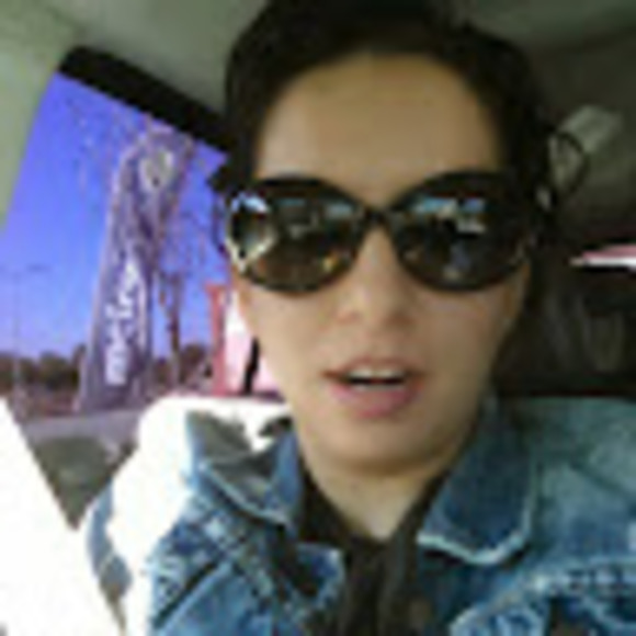 Profile Picture of Ely Ramirez (@elyramirez226) on Poshmark
