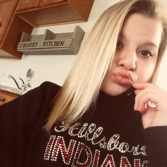 Profile Picture of Kenzie Kerwood (@kenzie_39) on Poshmark