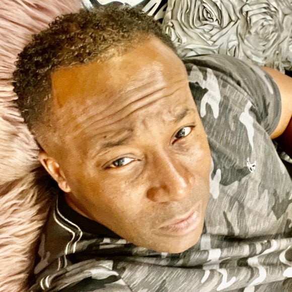 Profile Picture of Eric Parker (@ericparker599) on Poshmark