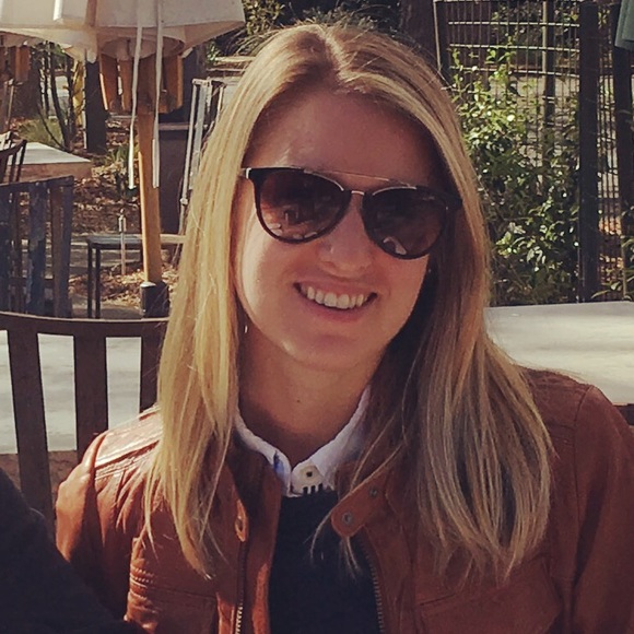 Profile Picture of Paulina Cromwell (@paulinacromwell) on Poshmark