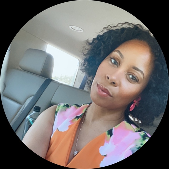 Profile Picture of K Bennett (@lovelyk30) on Poshmark