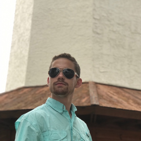 Profile Picture of Jesse Freyre (@jesse_freyre) on Poshmark