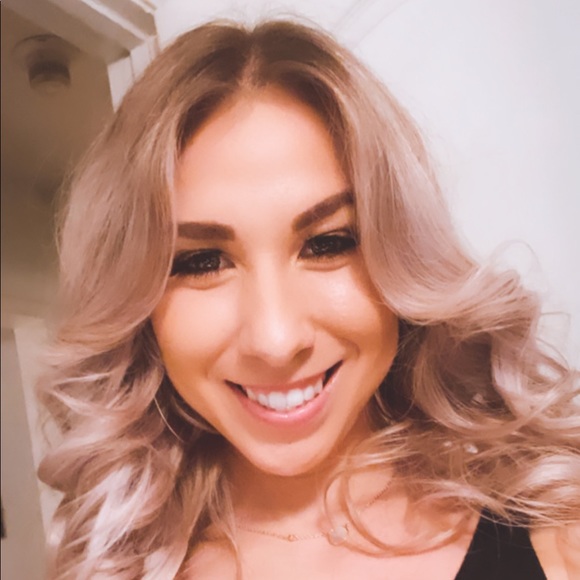 Profile Picture of Kimberly Elmore (@kelmore77) on Poshmark