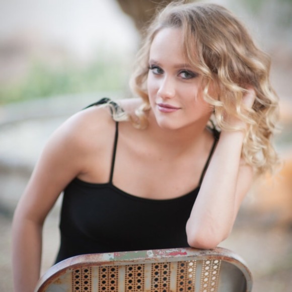 Profile Picture of Jessica Heinstein (@jessheinstein) on Poshmark