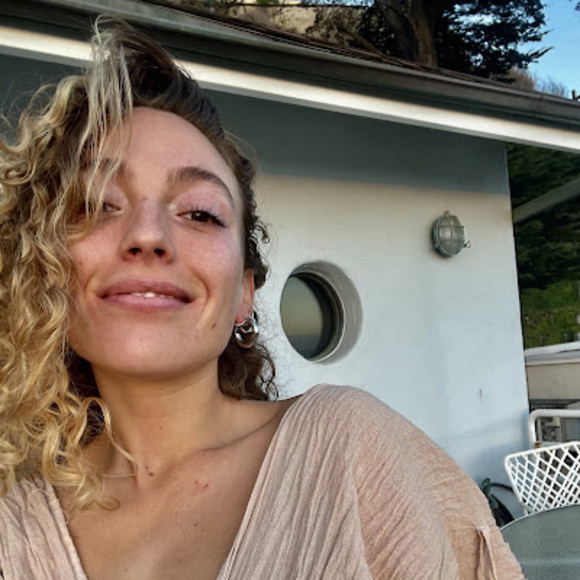 Profile Picture of Alex debra Patchett (@alexp1995702) on Poshmark