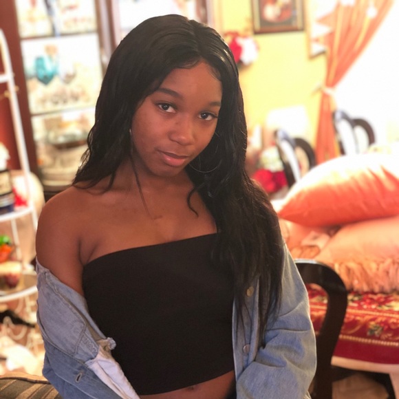 Profile Picture of Nelly Edwards (@nellyxx23) on Poshmark