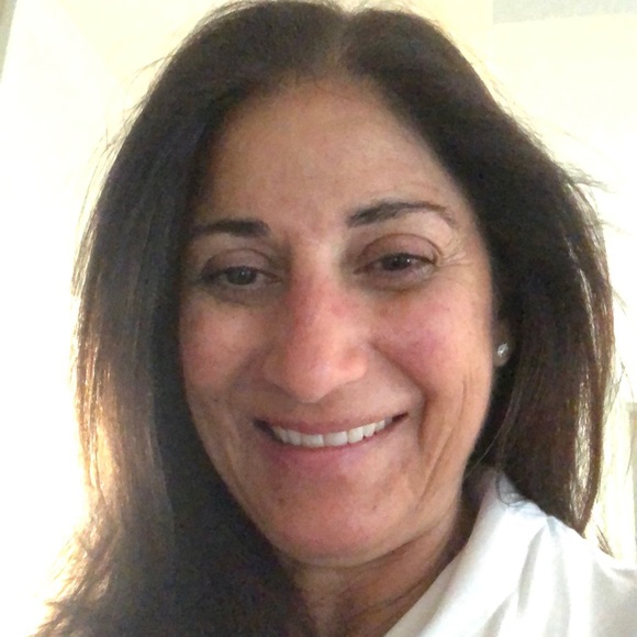 Profile Picture of Merilee Weitzman (@merileeweitzman) on Poshmark