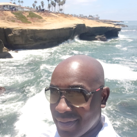 Profile Picture of Kevin Bobbins (@kevinbobbins) on Poshmark