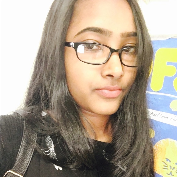 Profile Picture of Cindy Khan (@cindy9145) on Poshmark