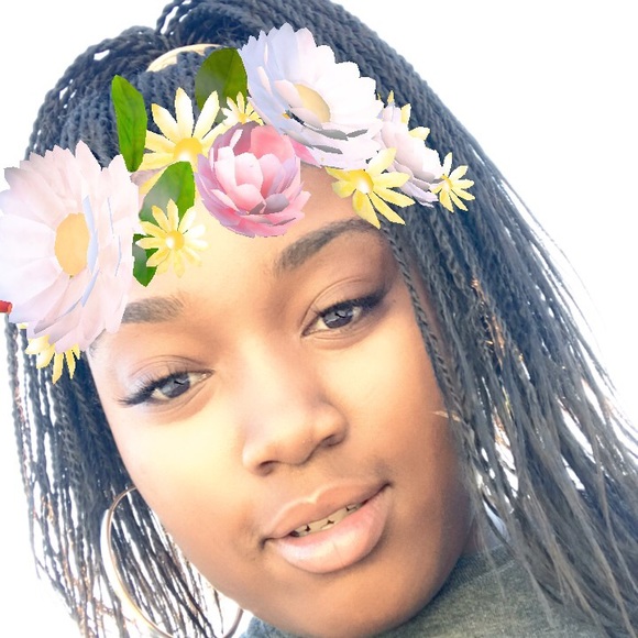 Profile Picture of Chyna Moore (@chyt24) on Poshmark