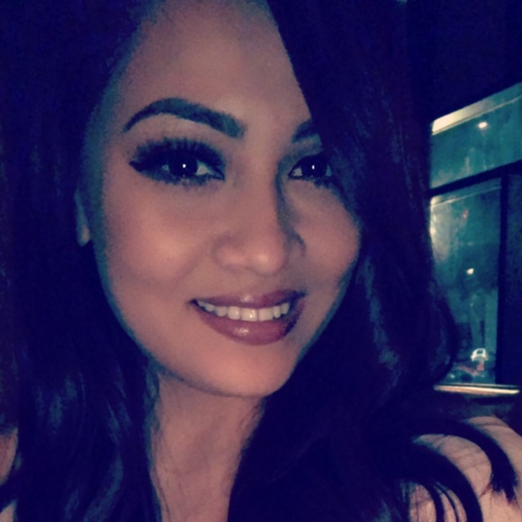 Profile Picture of Jackie Banos (@jjackieej) on Poshmark