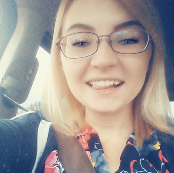 Profile Picture of Hailey Fischer (@hfischer2727) on Poshmark