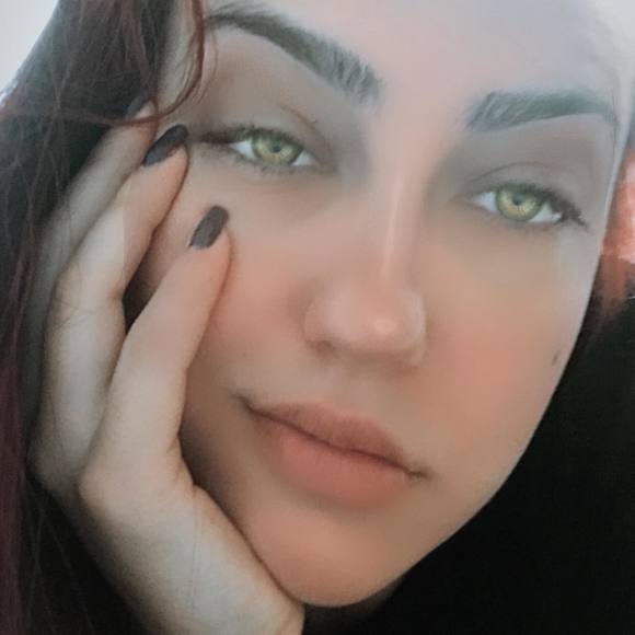 Profile Picture of Lala Diaz (@laladiaz1221) on Poshmark