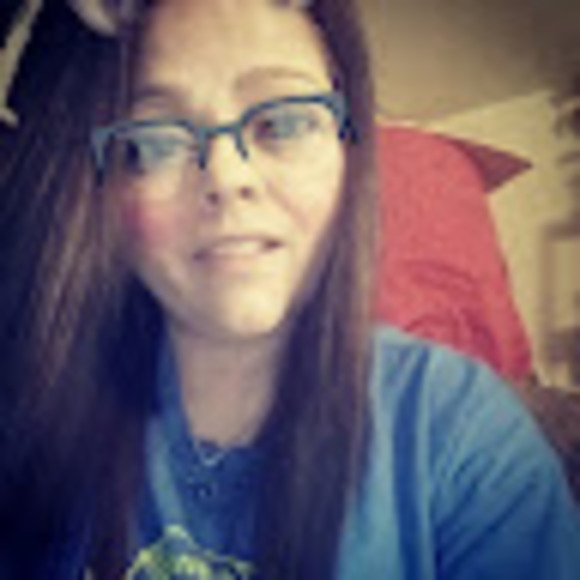 Profile Picture of Heather Dobson (@heatherbacon75) on Poshmark