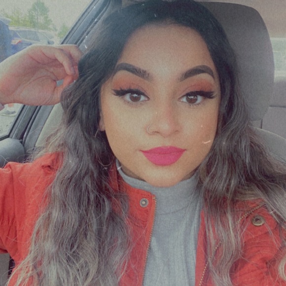 Profile Picture of Simran Singh (@simooo_rani) on Poshmark