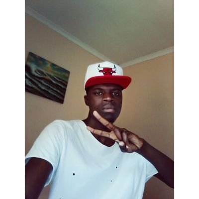 Profile Picture of I Follow Back (@vino_larry) on Twitter