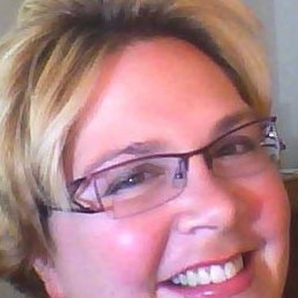 Profile Picture of Laurie Owens (@llowens739) on Poshmark