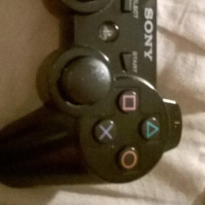 Profile Picture of Jeffrey Castaneda (@sillybombz) on Twitter