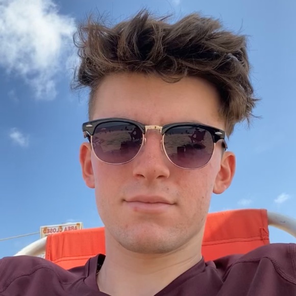 Profile Picture of Jake Calviello (@jakecalviello) on Poshmark