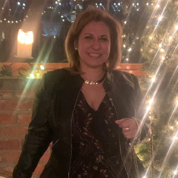 Profile Picture of Anabela Serra (@anabela_serra) on Poshmark