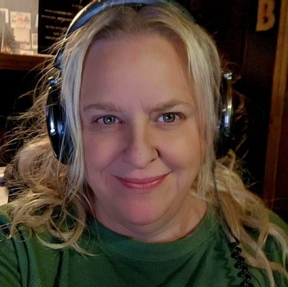 Profile Picture of Amy Bates (@amybates188) on Poshmark