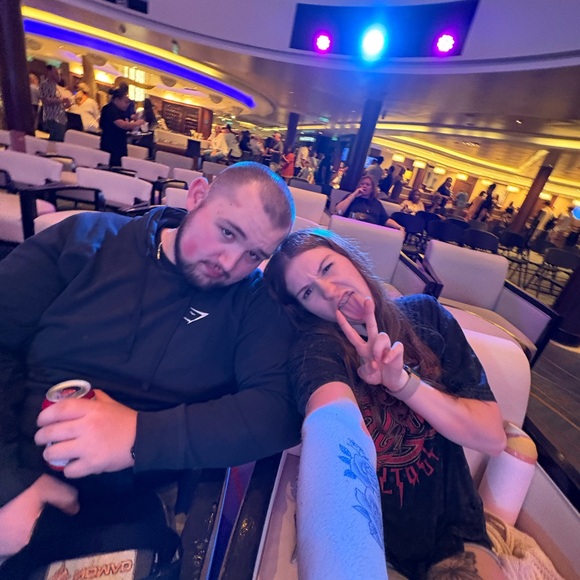 Profile Picture of Taylor Dashnaw (@t_dashnaw) on Poshmark