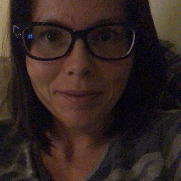 Profile Picture of Tara Lamoureux (@tkscott123) on Poshmark