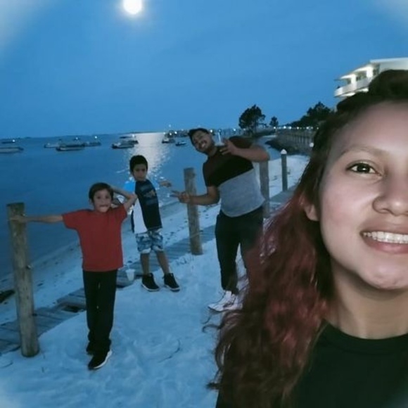 Profile Picture of Kenia Vieda (@keniavieda) on Poshmark