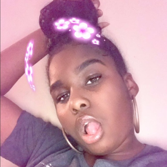 Profile Picture of Alexia Yellock (@alexia_0308) on Poshmark